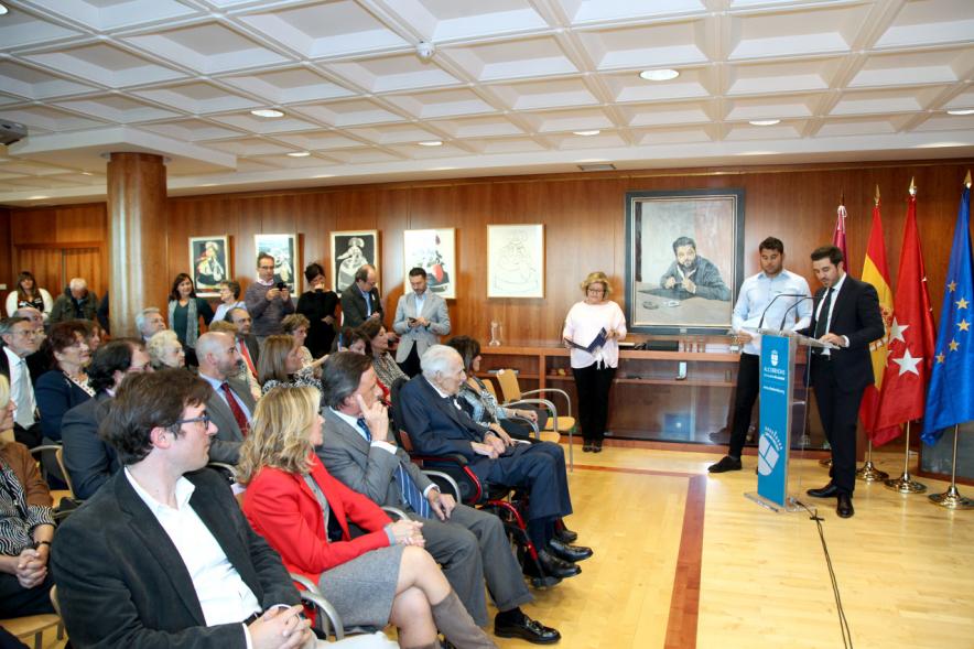 Homenaje a Eduardo Martínez Cabrera (Fundador del Grupo PAYMA) - Imagen lateral del homenaje.