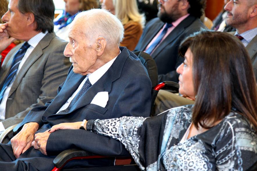 Homenaje a Eduardo Martínez Cabrera (Fundador del Grupo PAYMA) -  El Sr. Martínez con su hija.