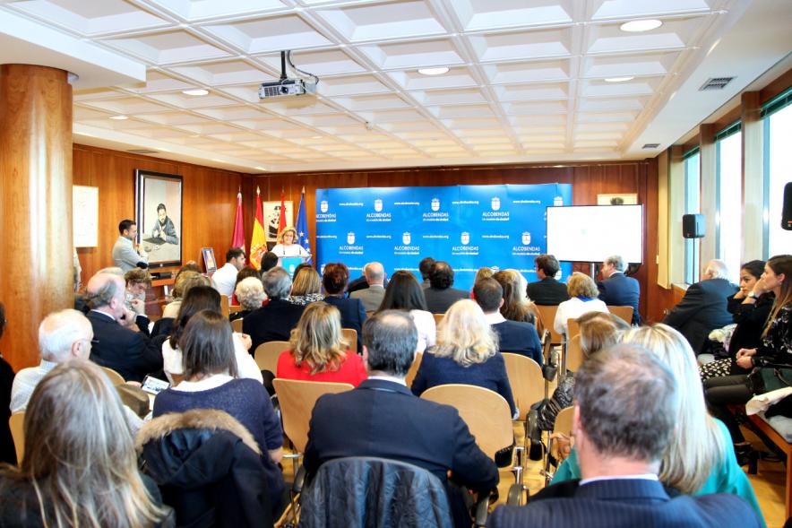 Homenaje a Eduardo Martínez Cabrera (Fundador del Grupo PAYMA) - Imagen trasera de la sala.