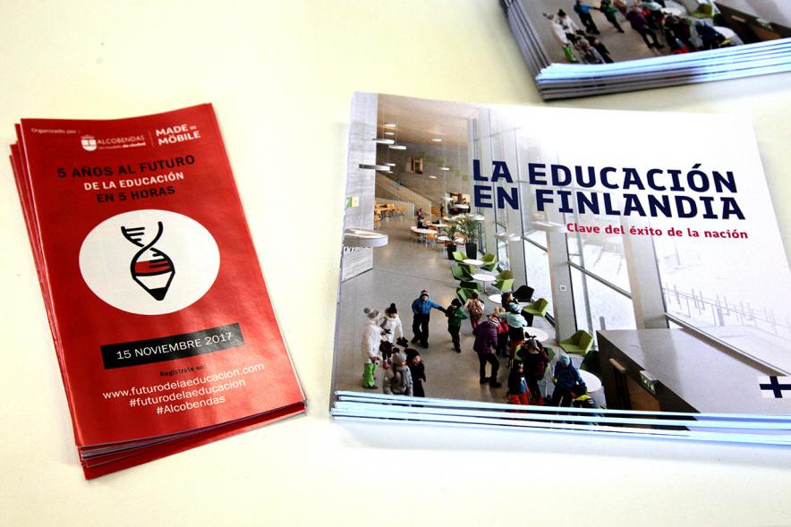 5 Años al Futuro de la Educación en 5 Horas - Folletos del evento.