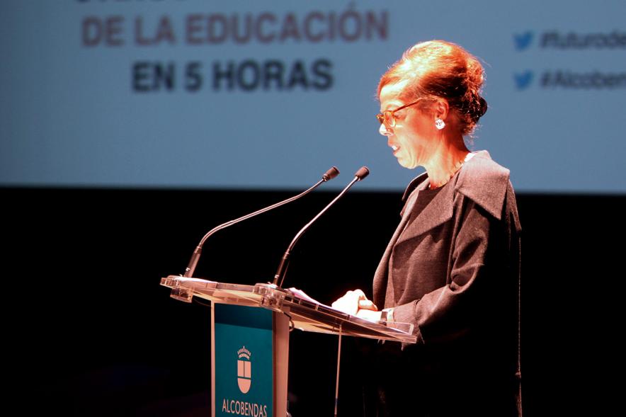 5 Años al Futuro de la Educación en 5 Horas -  Primer plano de una ponente.