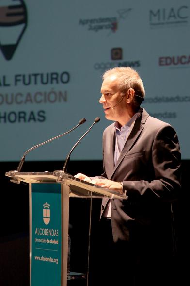 5 Años al Futuro de la Educación en 5 Horas - Discursos desde el escenario.