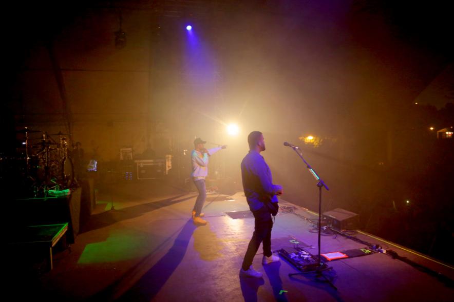 Miembros de la banda en un momento del concierto