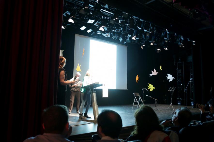 Encuentro Poético "El Grito de Mujer" -  Proyección en el escenario.