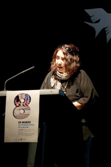 Encuentro Poético "El Grito de Mujer" - Una presentadora del acto.