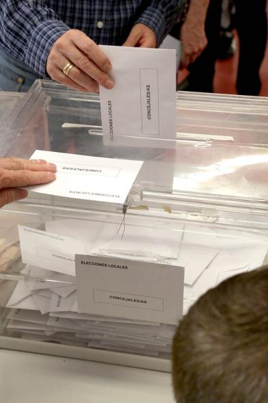 Ciudadano ejerciendo su derecho al voto - 2019