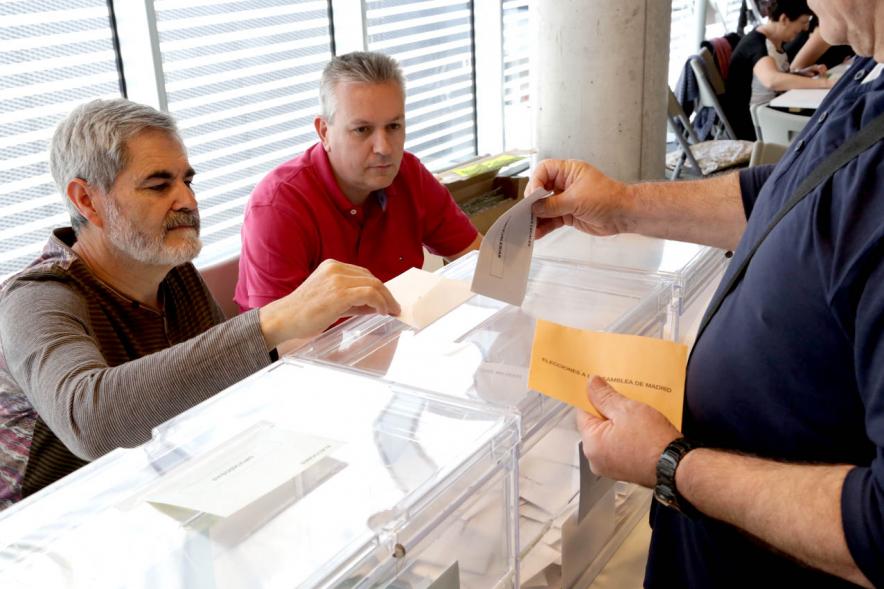 Ciudadano ejerciendo su derecho al voto - 2019