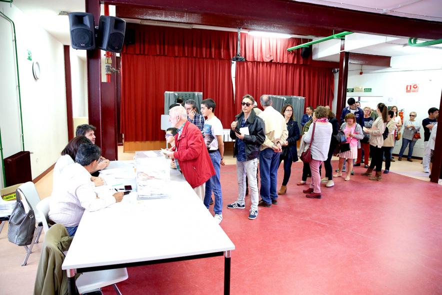 Ciudadanos ejerciendo su derecho al voto