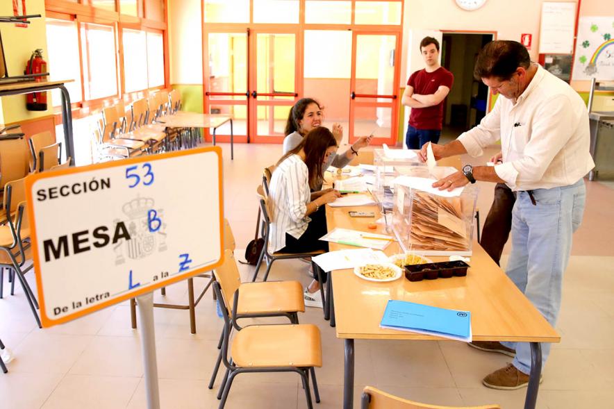 Vista general de mesa electoral