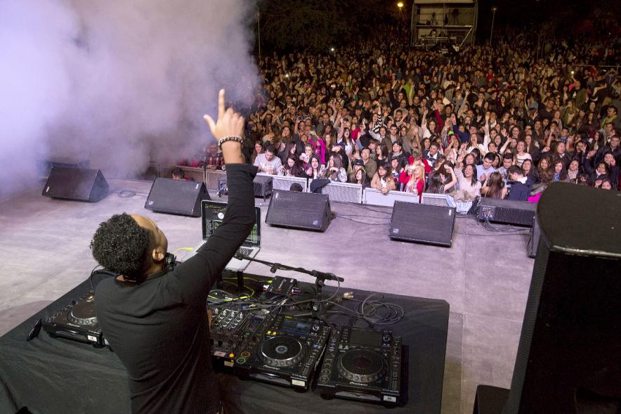 Público visto desde el DJ