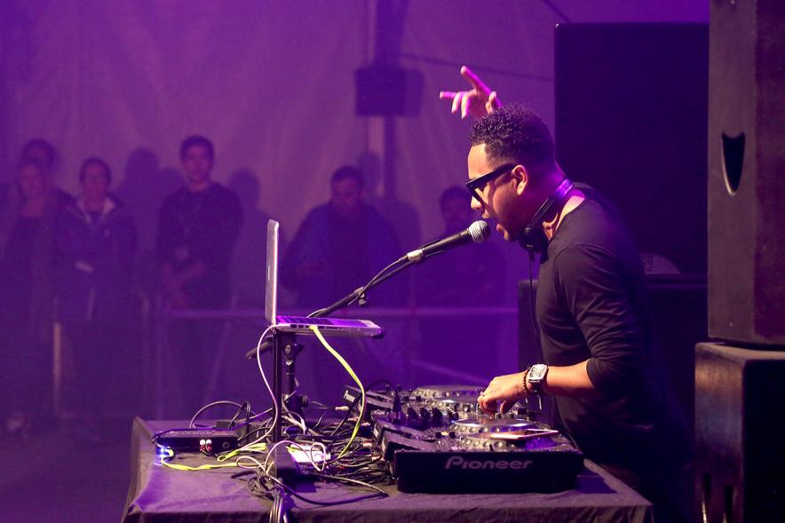 Dj durante el evento