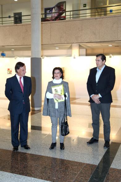 Alcalde Ignacio de Vinuesa, Concejal Fernando Martínez Rodríguez y Elena Vizcaíno, posando en la Inauguración. 
