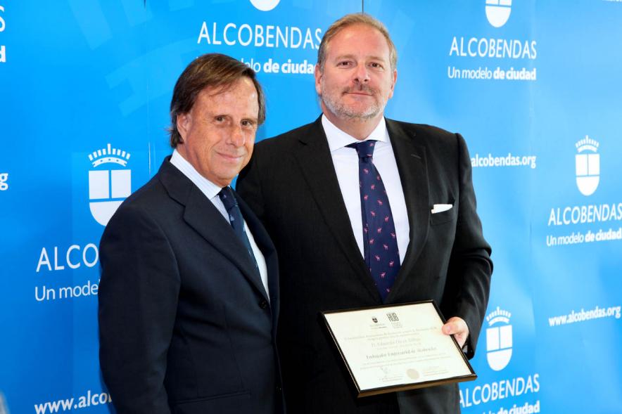Alcalde Ignacio de Vinuesa y premiado. 