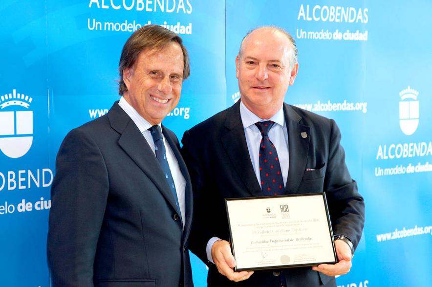 Alcalde Ignacio de Vinuesa y premiado. 