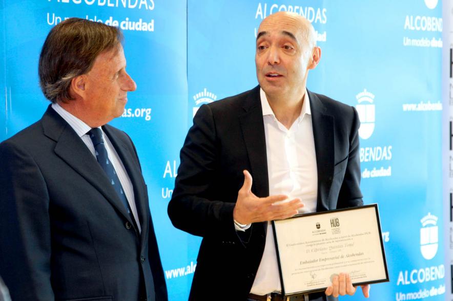 Alcalde Ignacio de Vinuesa y premiado Cipri Quintas. 