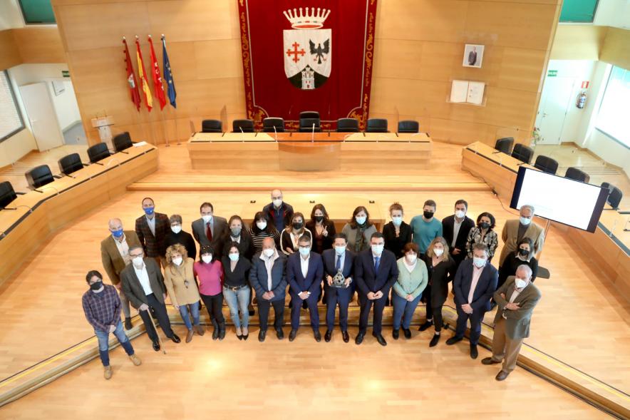 Acto 20 Aniversario Emvialsa vista cenital asistentes en salón de actos