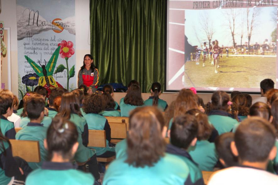 Azucena Díaz Calvo, Maratoniana olímpica, durante su charla