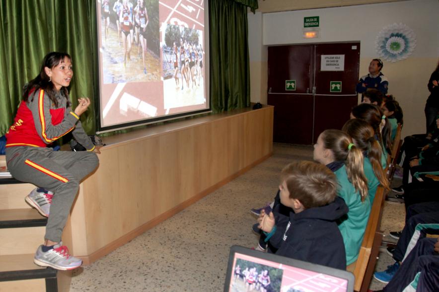 Azucena Díaz Calvo, Maratoniana olímpica, durante su charla