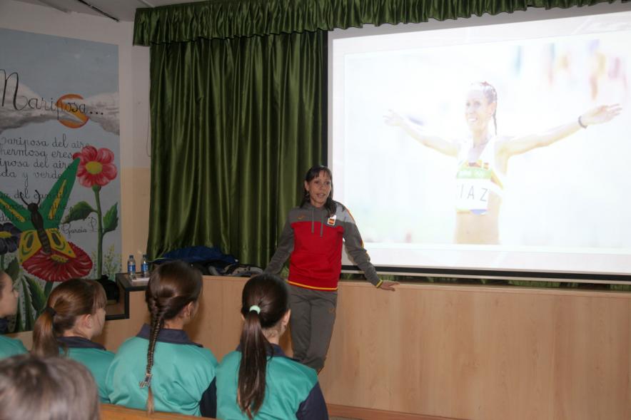 Azucena Díaz Calvo, Maratoniana olímpica, durante su charla