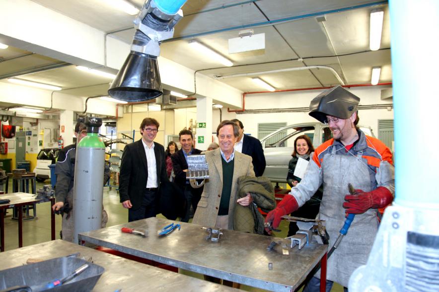 Encuentro con Trabajadores del Programa de Reactivación y Cualificación Profesional - Imagen del alcalde García de Vinuesa con los participantes en la formación.