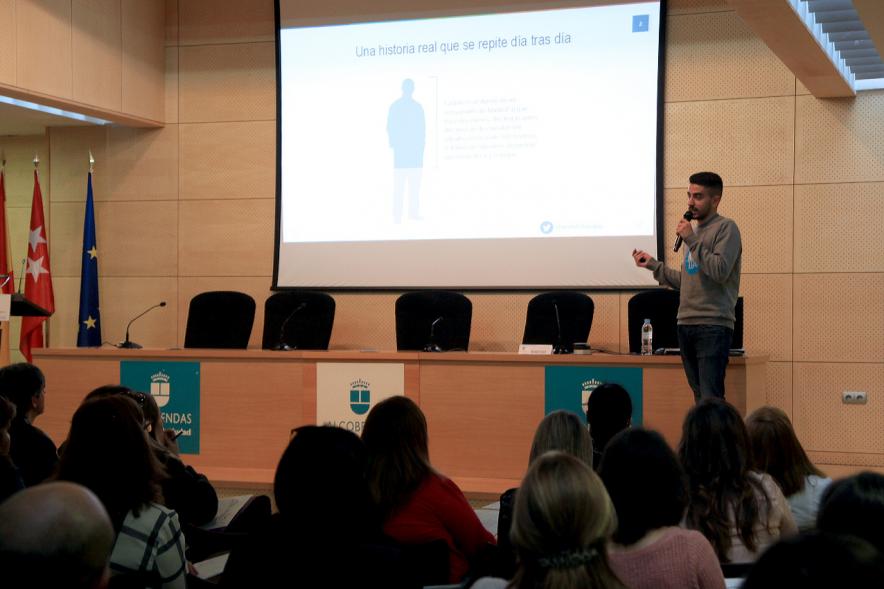 Encuentro por el #Empleo en Alcobendas - Orador impartiendo una charla..