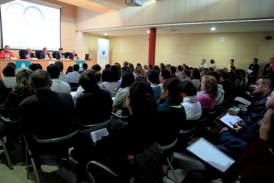 Encuentro por el #Empleo en Alcobendas - Alcalde saludando al público participante en las charlas.