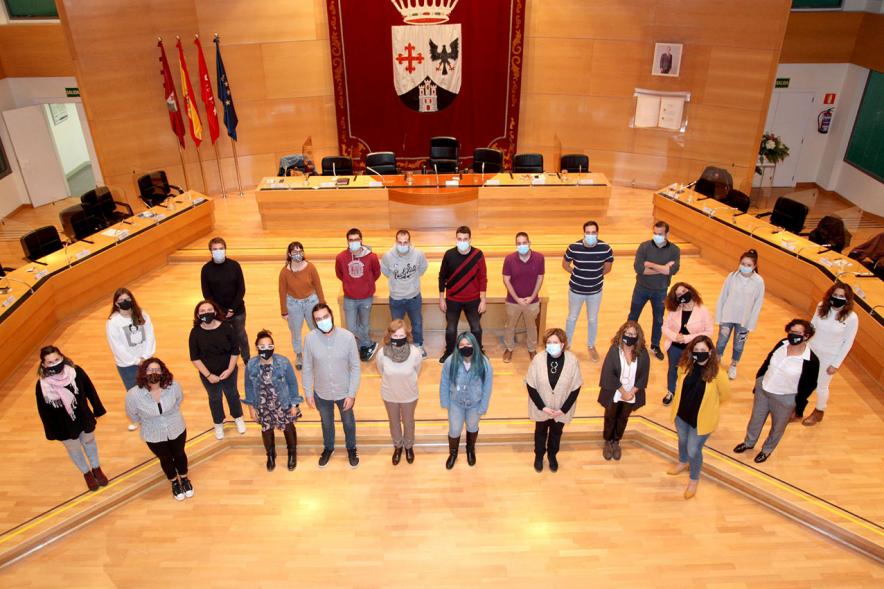 Encuentro de Jóvenes con Políticos - Imagen cenital del Salón de Plenos.
