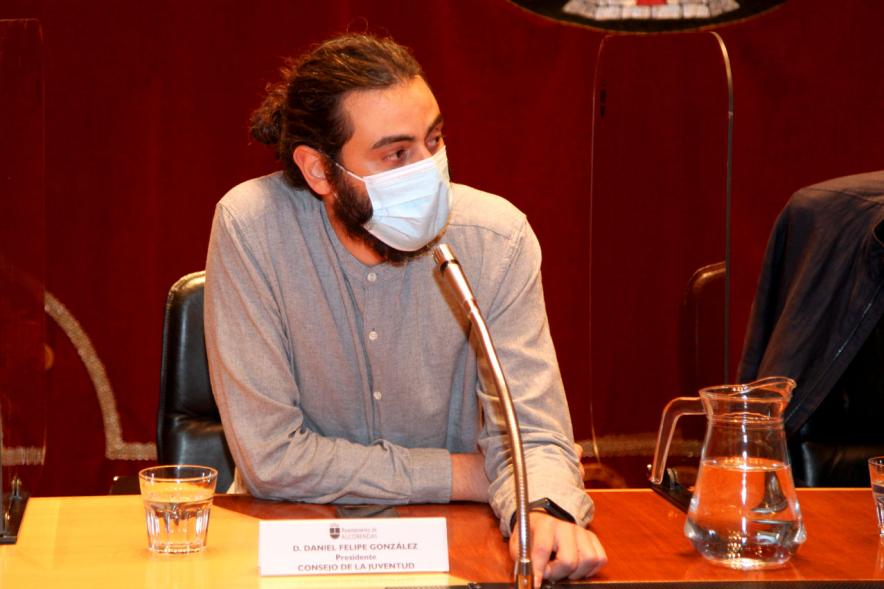 Encuentro de Jóvenes con Políticos - Imagen del momento de una intervención de Daniel Felipe González.