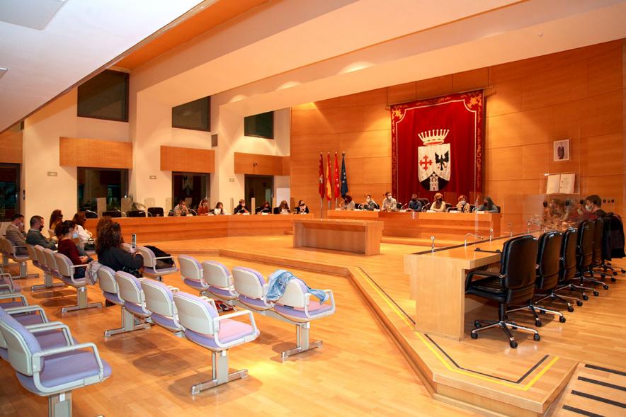 Encuentro de Jóvenes con Políticos - Imagen panorámica del Salón de Plenos.