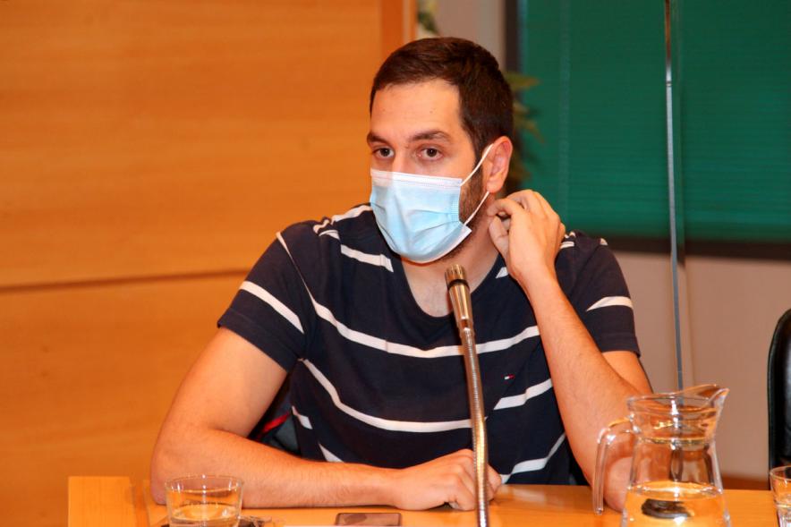 Encuentro de Jóvenes con Políticos - Imagen del momento de una intervención de un joven.