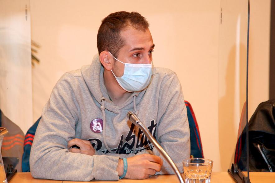 Encuentro de Jóvenes con Políticos - Imagen del momento de una intervención de un joven.
