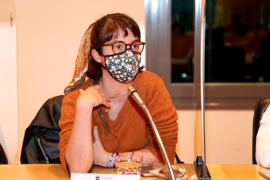 Encuentro de Jóvenes con Políticos - Imagen del momento de una intervención de una joven.