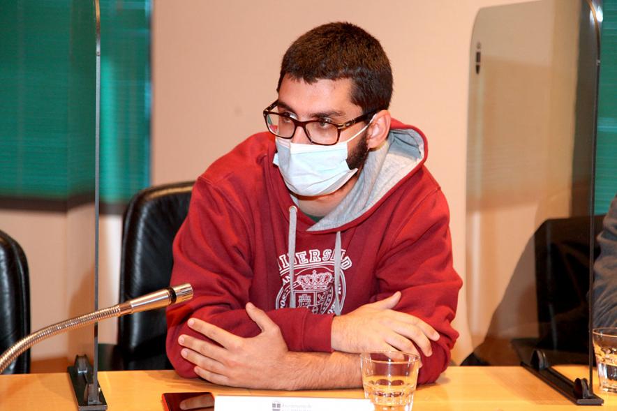 Encuentro de Jóvenes con Políticos - Imagen del momento de una intervención de un joven.
