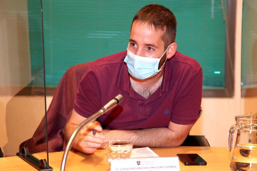 Encuentro de Jóvenes con Políticos - Imagen del momento de una intervención de un joven.