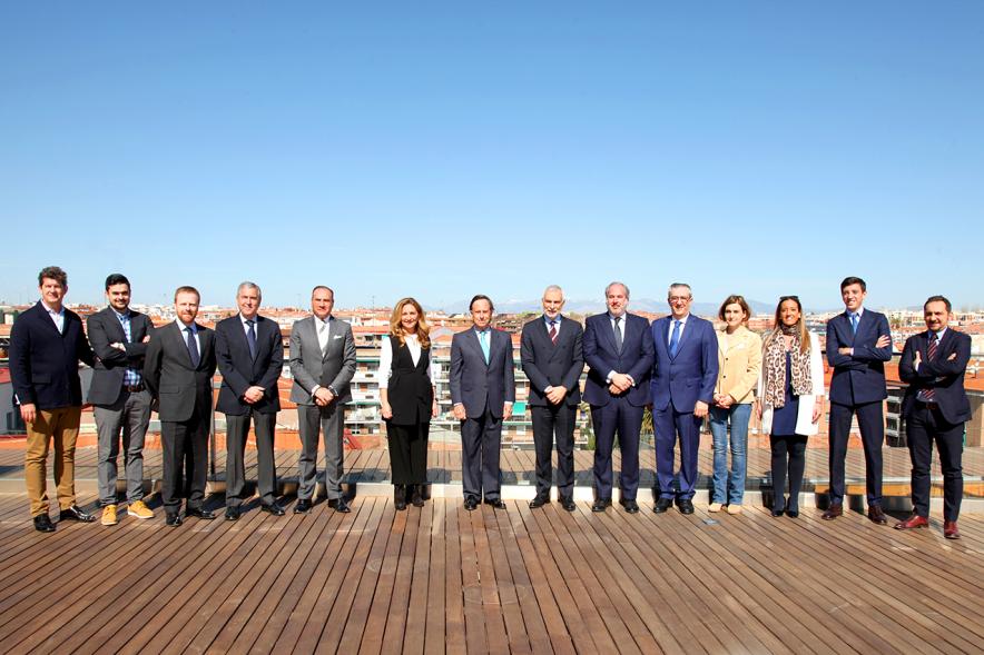 Ambas delegaciones posando juntas