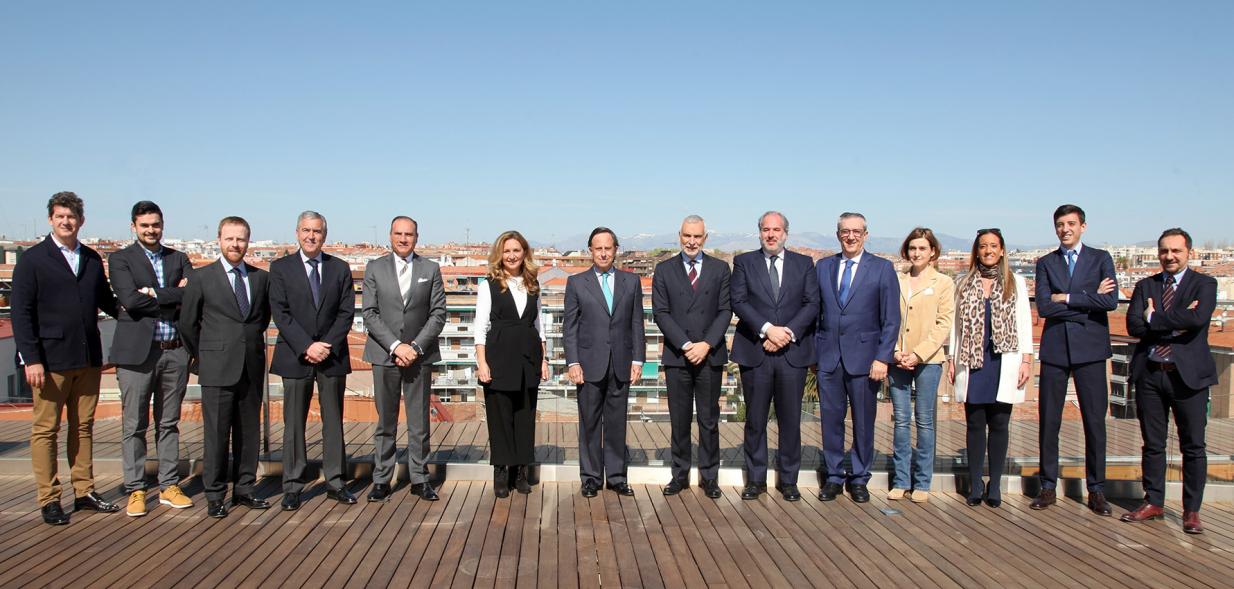 Ambas delegaciones posando juntas