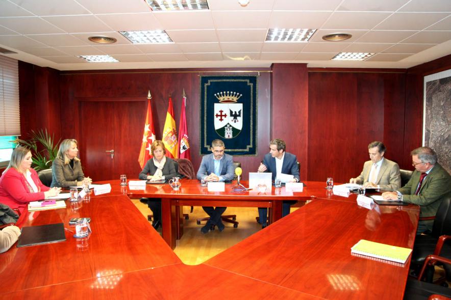 Representantes de cada una de las partes en la firma del acuerdo