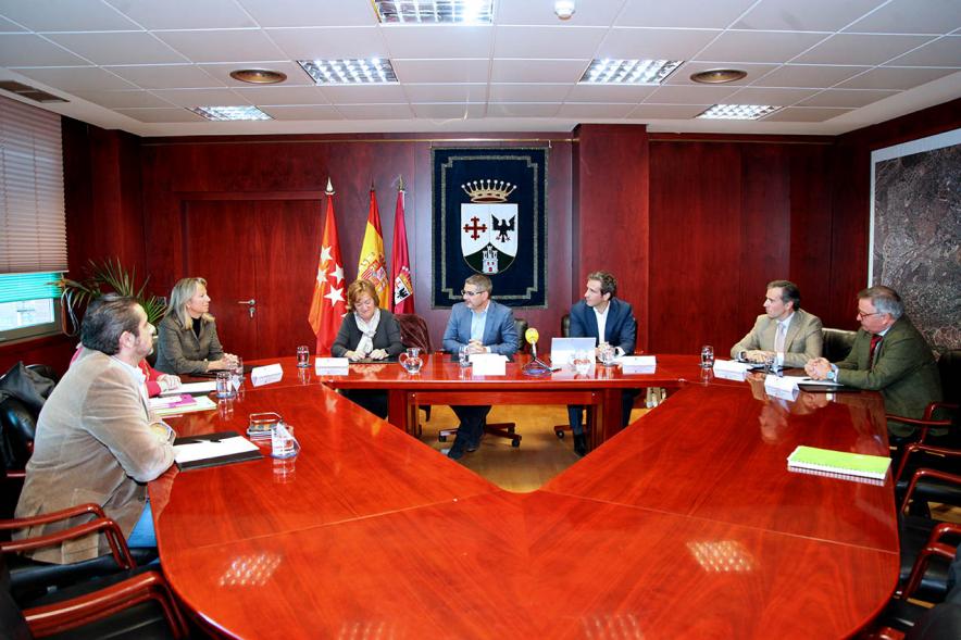 Representantes de cada una de las partes en la firma del acuerdo