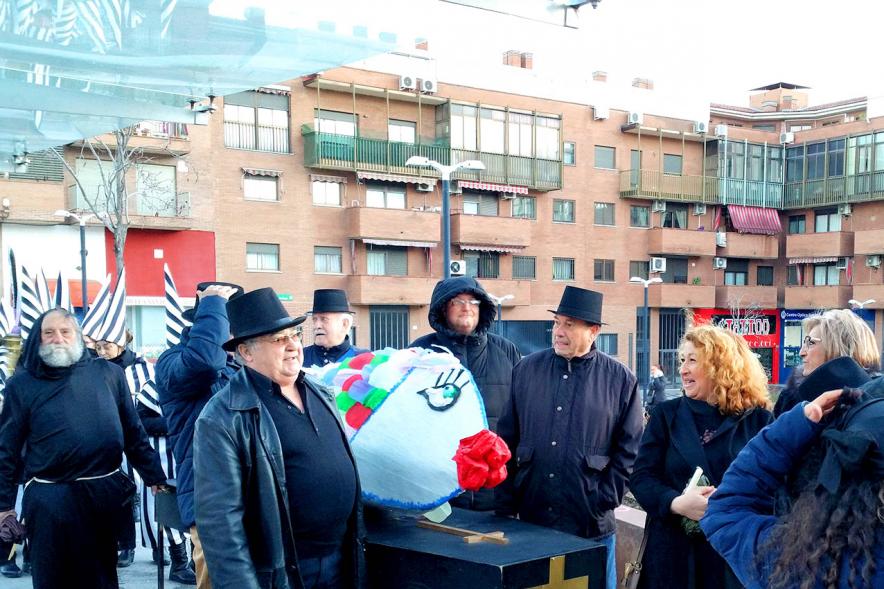 Cortejo fúnebre por las calles del municipio. 