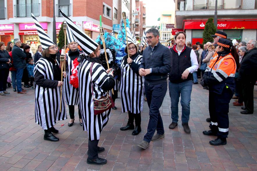 Alcalde Rafael Sánchez y participante.