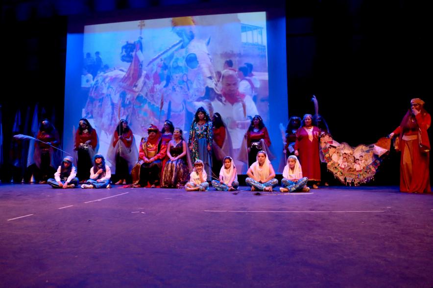 Entrecasas 2016 - Unos bailarines en el escenario.