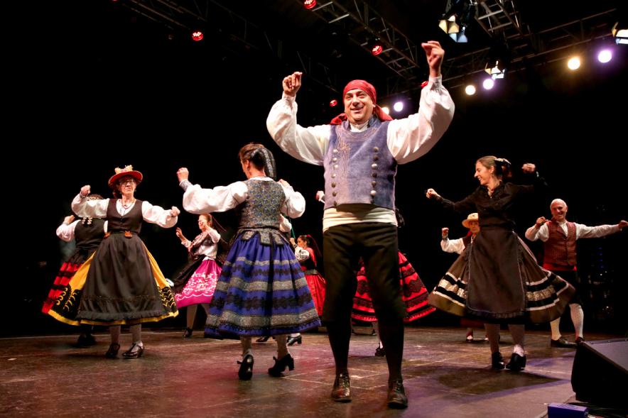Baile regional con vestimenta típica. Festival Entrecasas 2019 