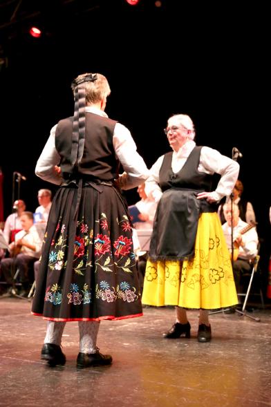 Baile regional con vestimenta típica. Festival Entrecasas 2019 