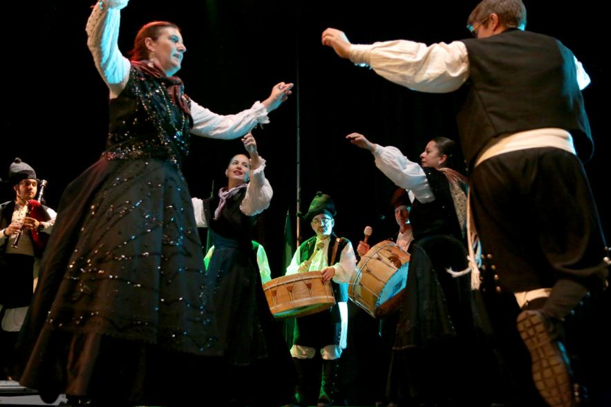 VIIIº Entrecasas - Festival de las Casas Regionales -  Actuación musical del grupo folclórico gallego.