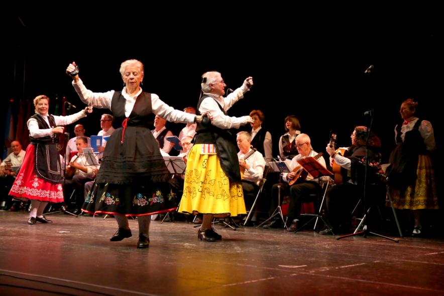 Baile regional con vestimenta típica. Festival Entrecasas 2019