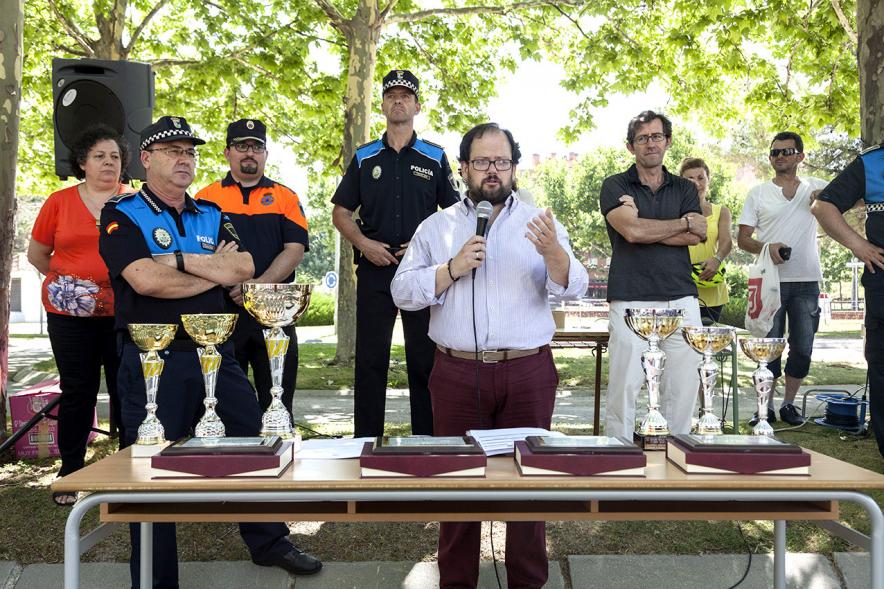 Entrega Premios XXIIº Concurso Escolar de Dibujo y Eslogan sobre Educaión y Seguridad Vial - Imagen de un miembro de las autoridades dirigiéndose a los asistentes.