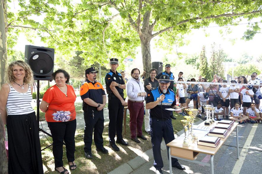 Entrega Premios XXIIº Concurso Escolar de Dibujo y Eslogan sobre Educaión y Seguridad Vial - Imagen de las autoridades asistentes al acto.