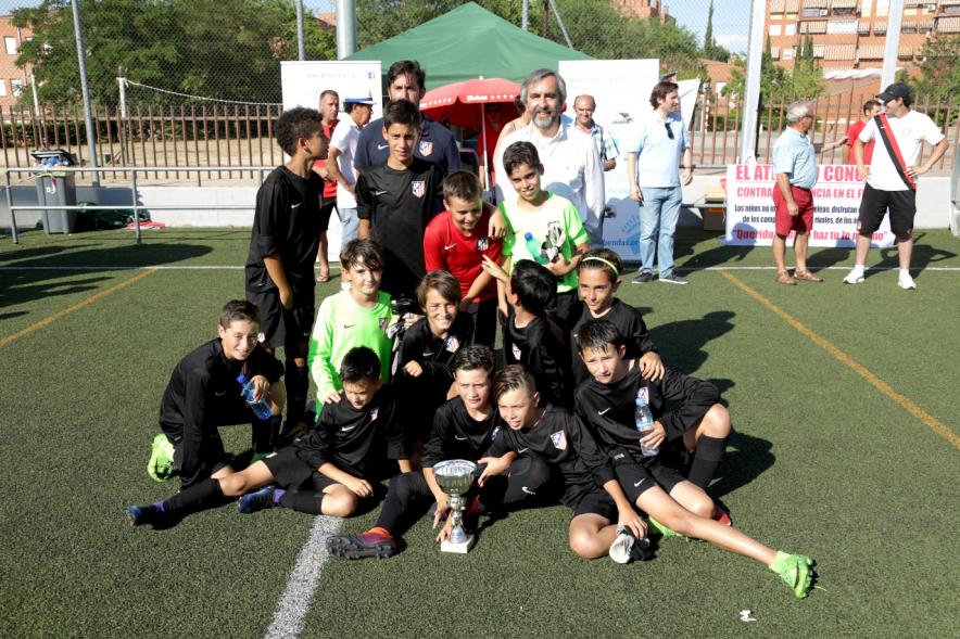 Entrega de Premios Memorial Oscar Molina -   Posado de un equipo participante.