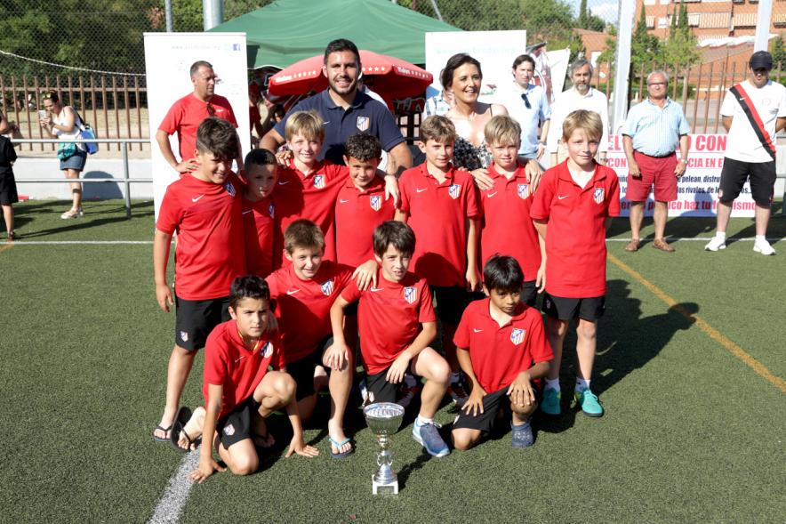 Entrega de Premios Memorial Oscar Molina -  Posado de un equipo participante.