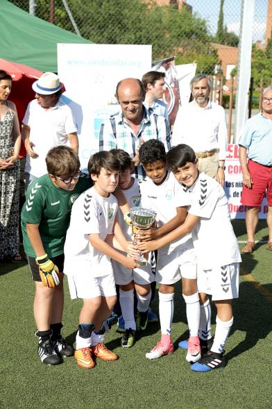 Entrega de Premios Memorial Oscar Molina -   Posado del equipo ganador.